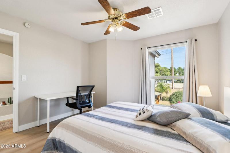 25-web-or-mls-N 6th St-S0303-025