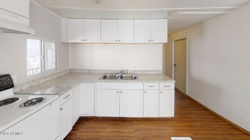 229-n-palm-st-unit-6-kitchen