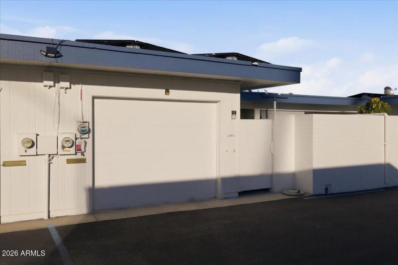 29-9969_Thunderbird_Blvd_29