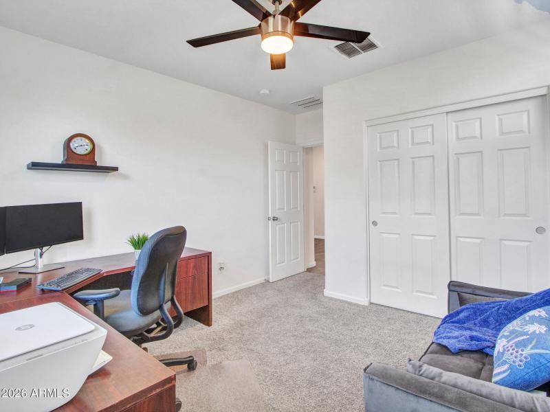 10-Front-Bedroom-(2)