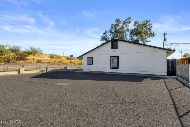 8-web-or-mls-1121-north-25th-pl-unit-1