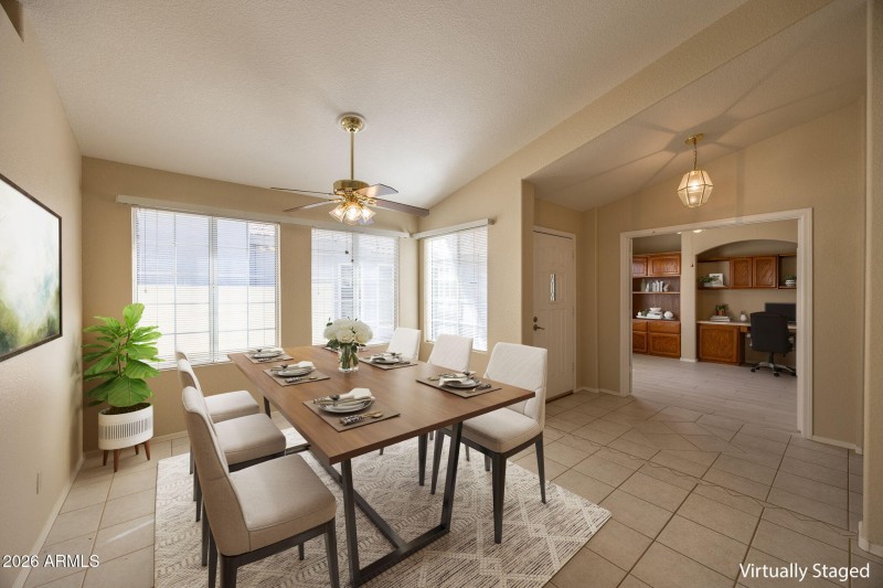 DINING VIRTUALLY STAGED