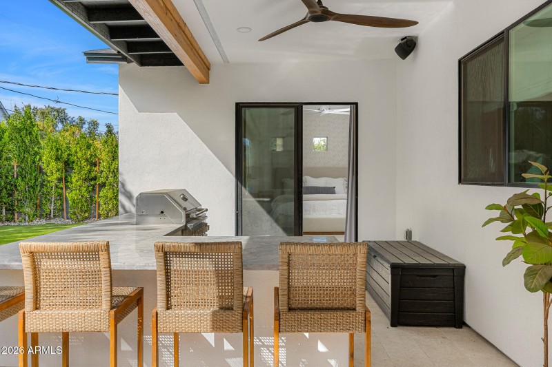 33outdoor bbq lounge