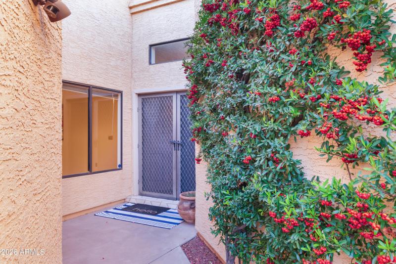 4_10620 e vogel ave-4