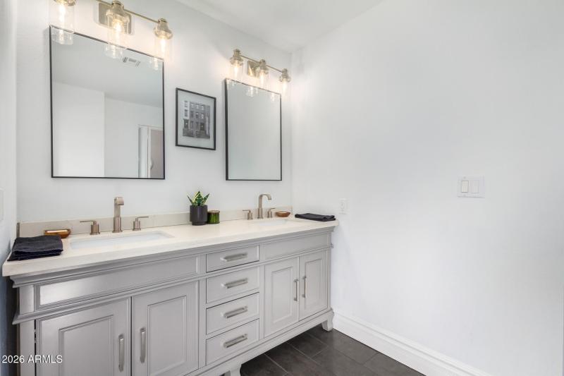 0027-27 - Via De La Lun