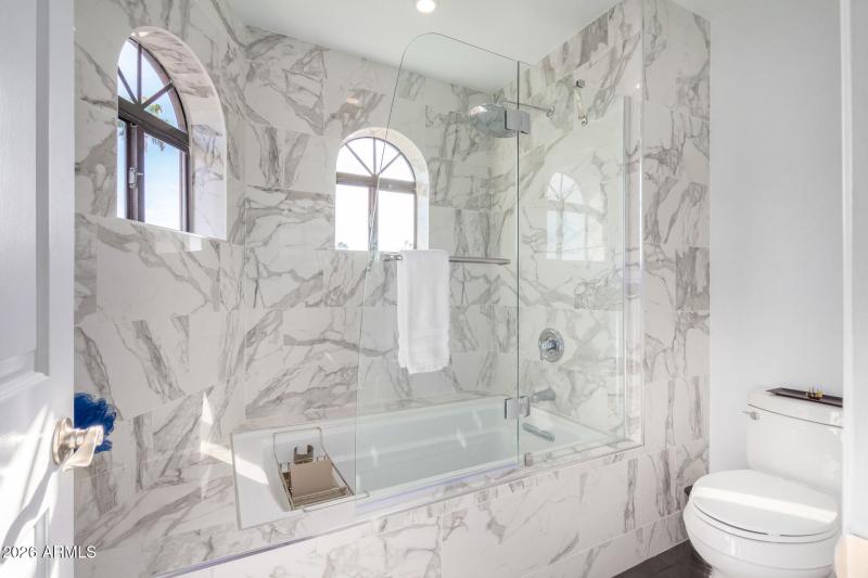 0028-28 - Via De La Lun