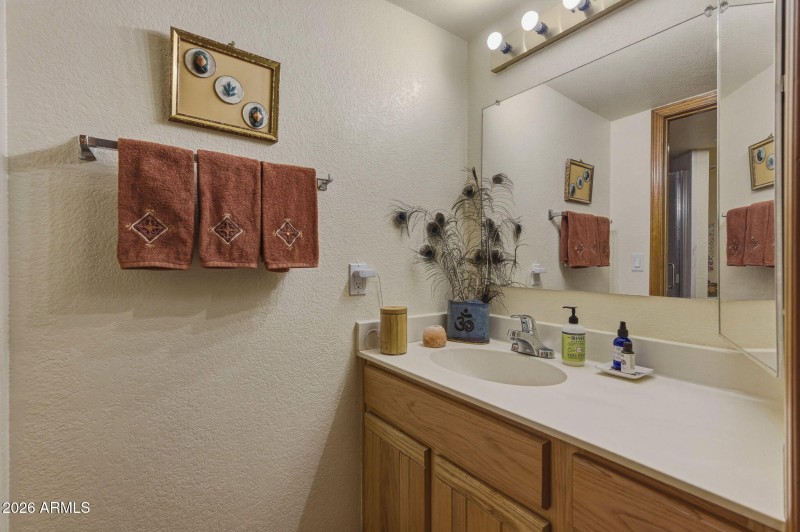 16-web-or-mls-11203 W Puget Ave-16