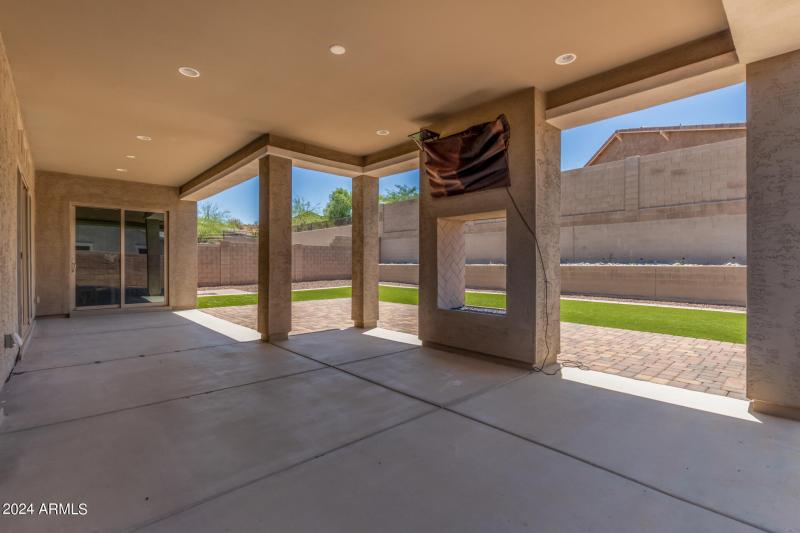 Oversized Covered Patio w/Gas Fireplace