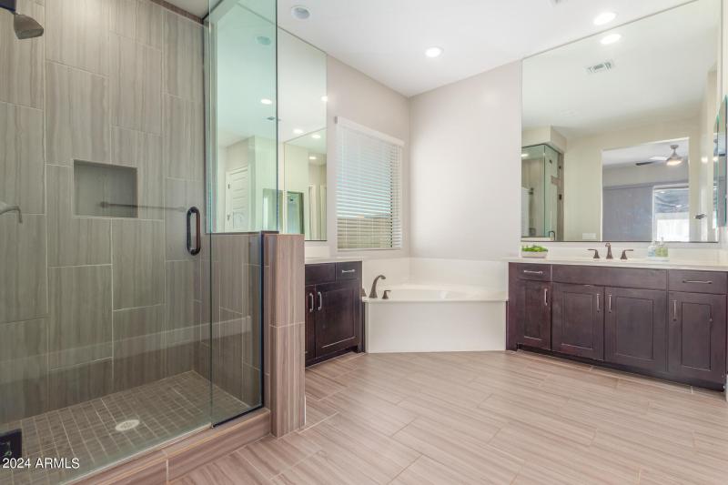 Tiled Shower & Soaking Tub