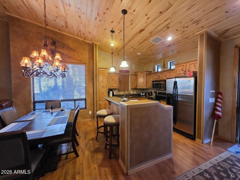 Kitchen & Dining Area