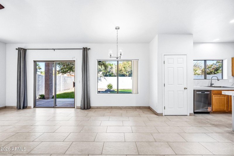 TONS OF NATURAL LIGHT