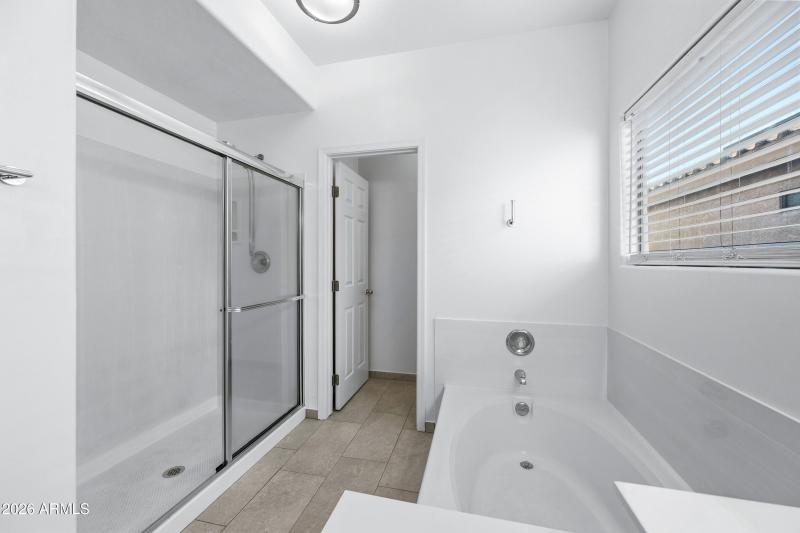 PRIMARY BATH SEPERATE TUB/SHOWER