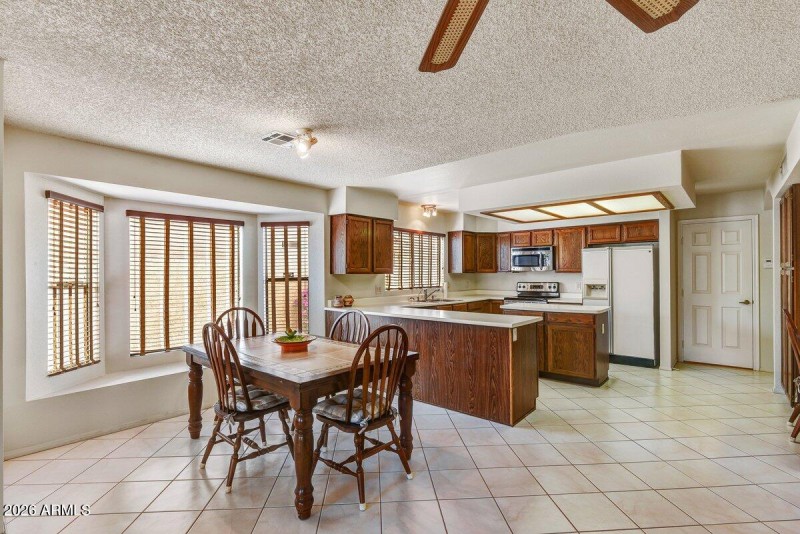 Dining to Kitchen (3)