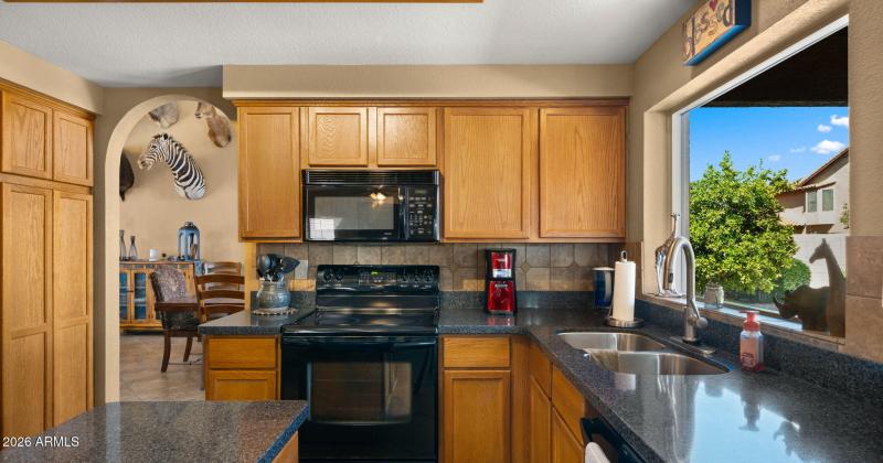 18-web-or-mls-Kitchen4