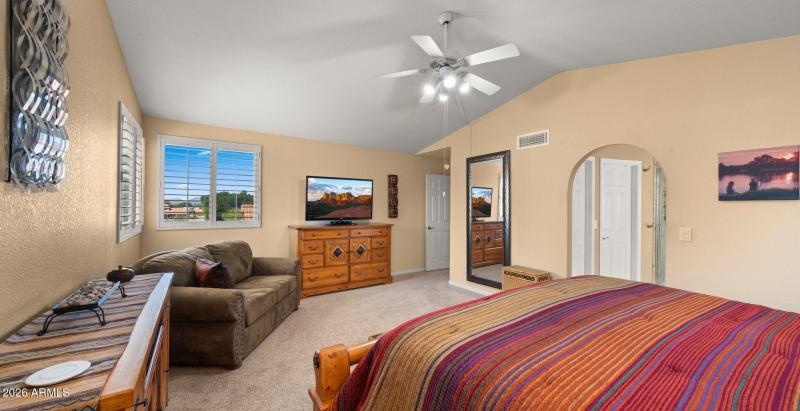 33-web-or-mls-Primary Bedroom3