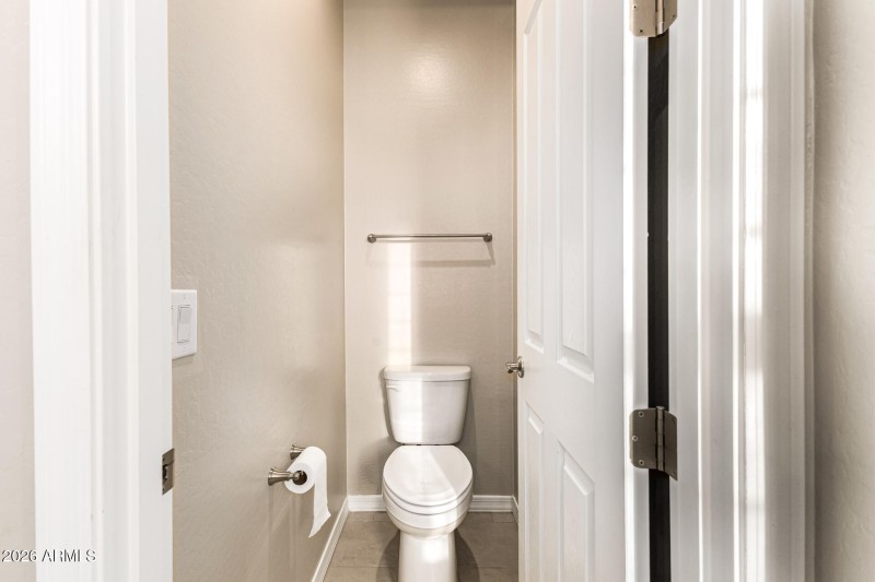 Private Toliet Rm - Master