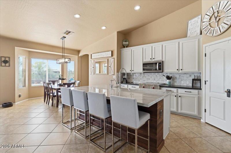 11-4429 E Happy Coyote Trail_RedHogMedia