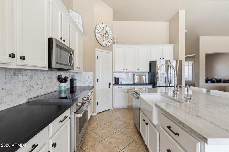 14-4429 E Happy Coyote Trail_RedHogMedia