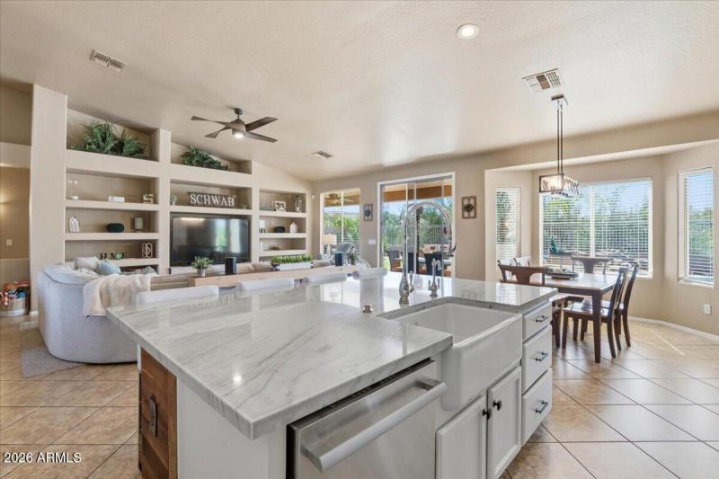 15-4429 E Happy Coyote Trail_RedHogMedia