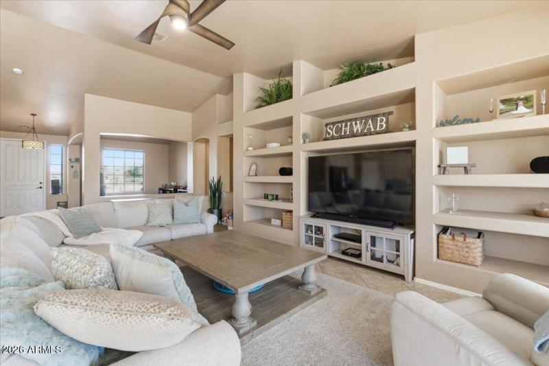 19-4429 E Happy Coyote Trail_RedHogMedia