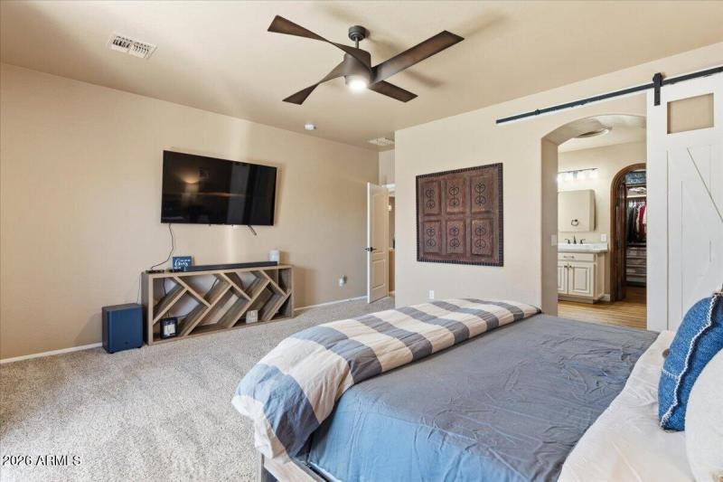 23-4429 E Happy Coyote Trail_RedHogMedia