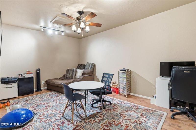 31-4429 E Happy Coyote Trail_RedHogMedia