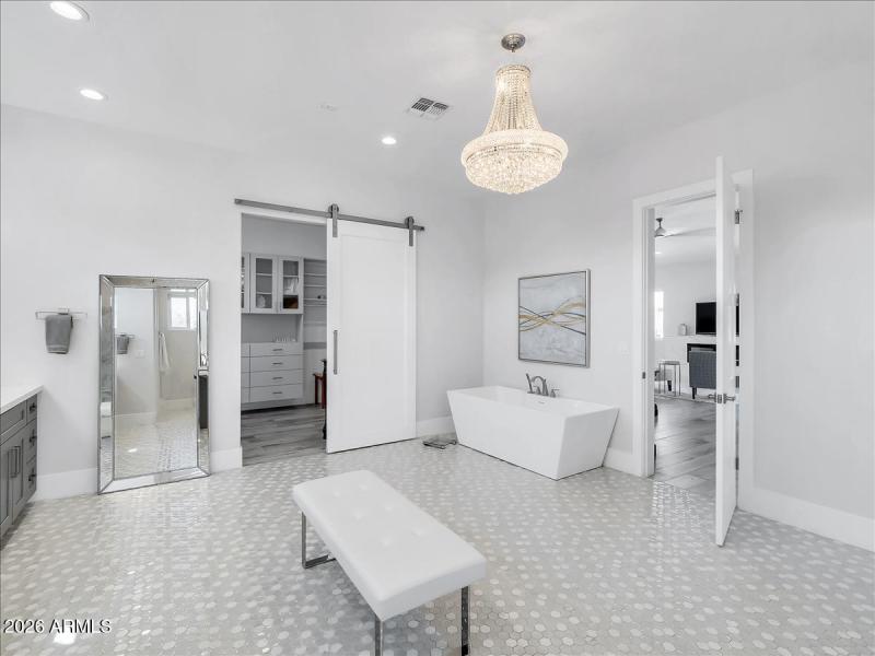 aa 76 n mbath tub closet hers 4-22