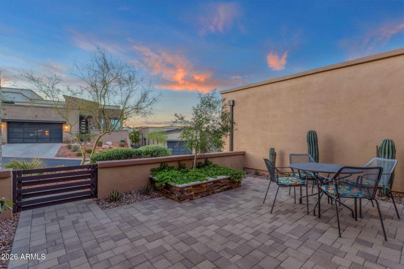 6-web-or-mls-16023-e-ridgestone-dr