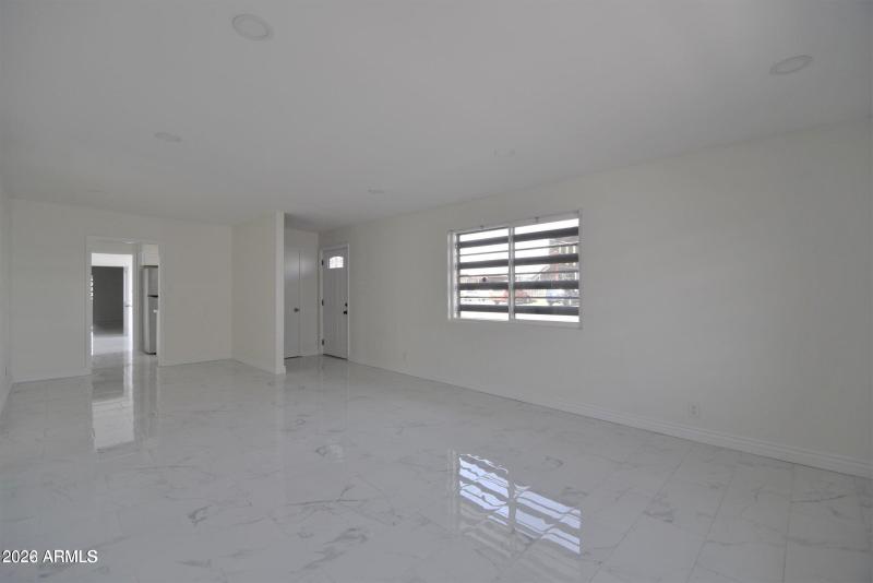 20220114182321036887000000-o