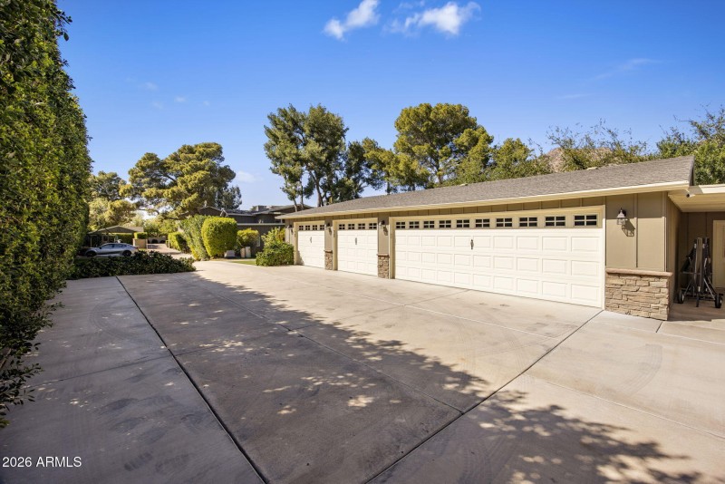 Exterior 8 Car Garage