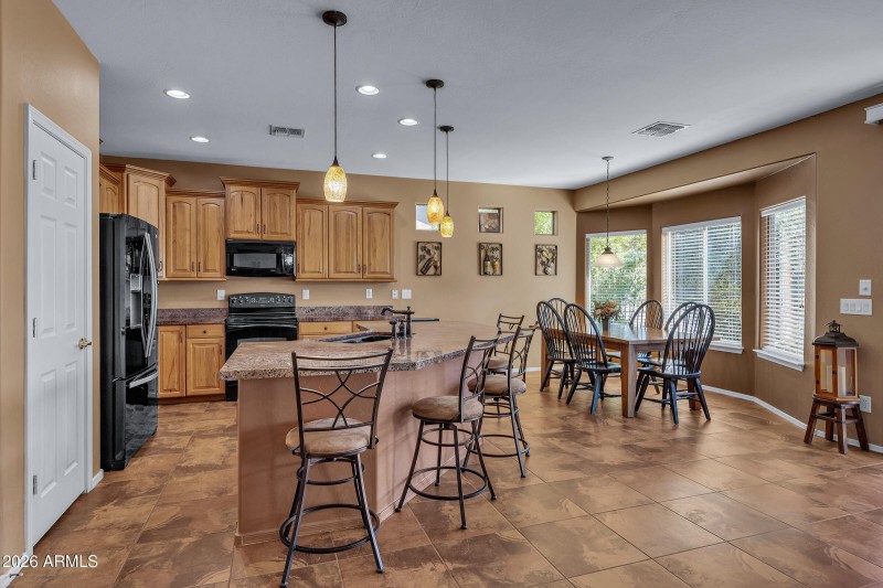 42621 W Heavenly Pl-9