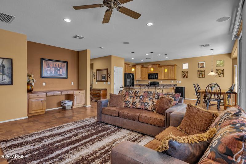 42621 W Heavenly Pl-18