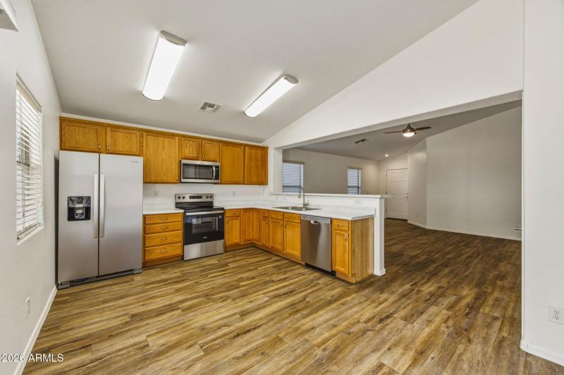 14-web-or-mls-41896 W Avella Dr-14