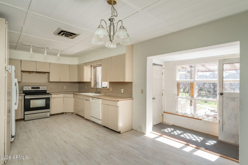 4-web-or-mls-3775-e-sycamore-ln