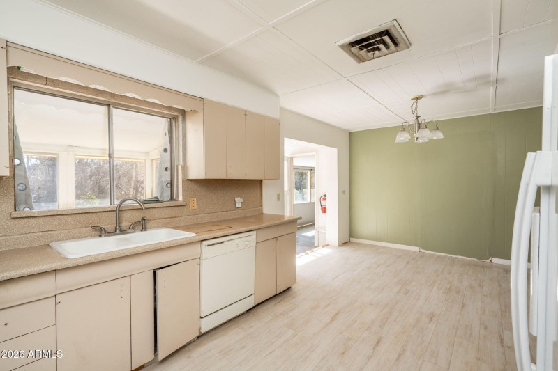 7-web-or-mls-3775-e-sycamore-ln