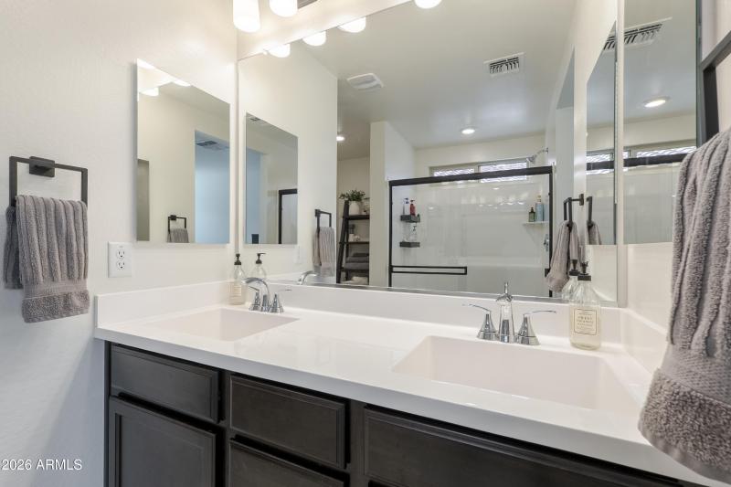 Primary ensuite dual sinks.