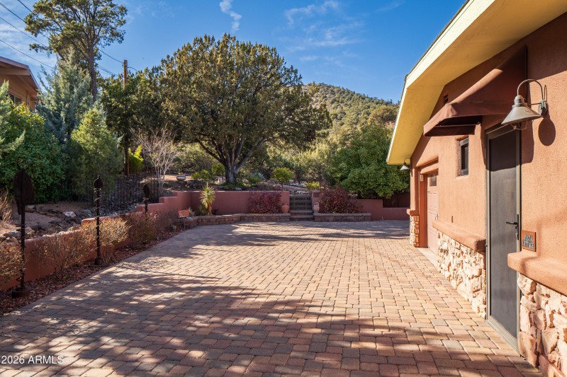 Paver driveway to Vista Cottage