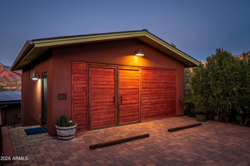 Twilight view - Vista Cottage