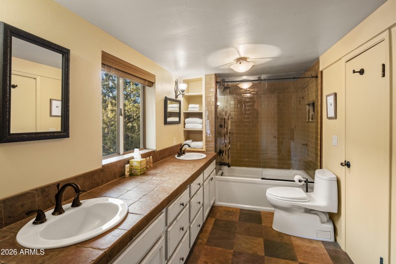 Full bathroom - Main House