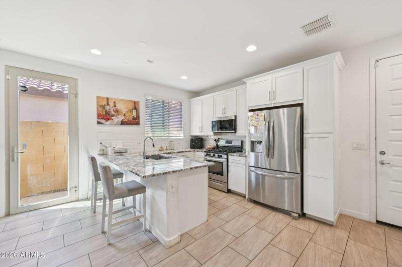 16-web-or-mls-W Carmen St-S0803-016