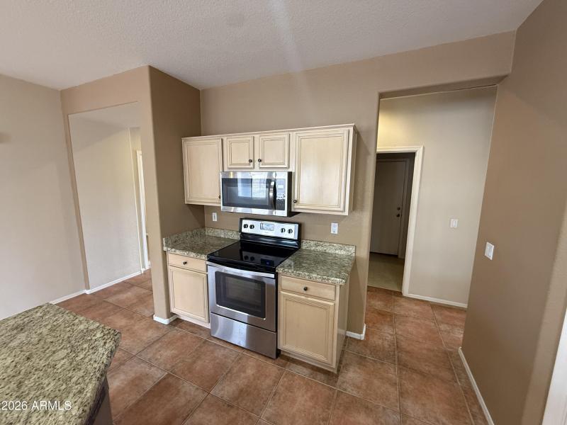 Granite Kitchen & Stainless Appliances