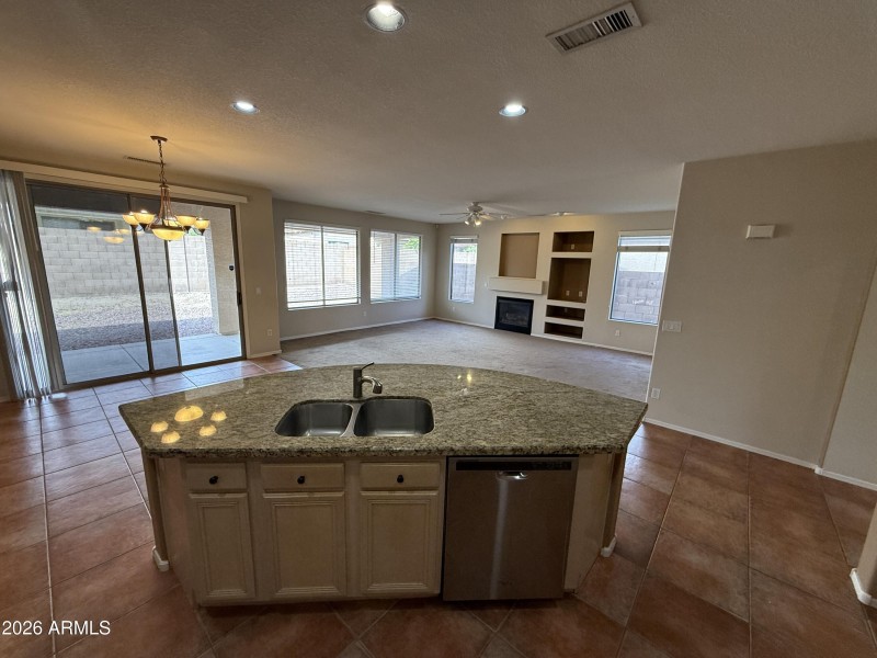 Granite Kitchen & Stainless Appliances