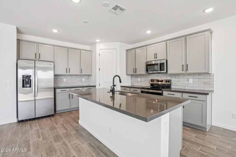 10-web-or-mls-W Camden Ave-S0703-010