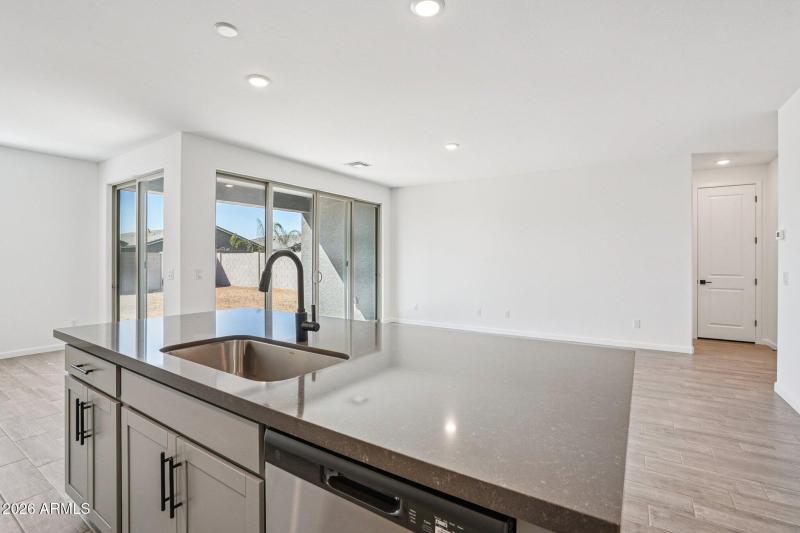 13-web-or-mls-W Camden Ave-S0703-013