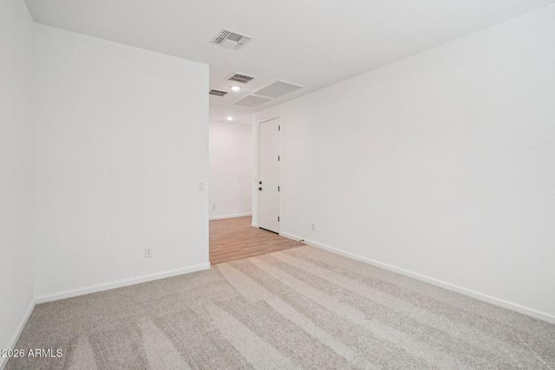 18-web-or-mls-W Camden Ave-S0703-018