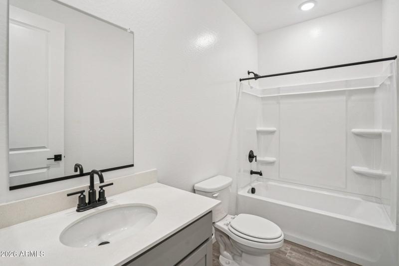 21-web-or-mls-W Camden Ave-S0703-021