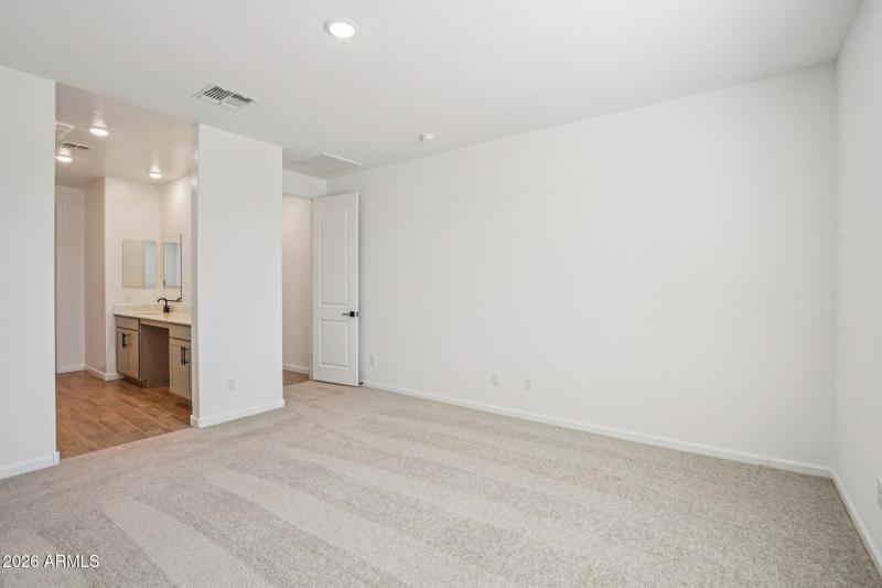 27-web-or-mls-W Camden Ave-S0703-027