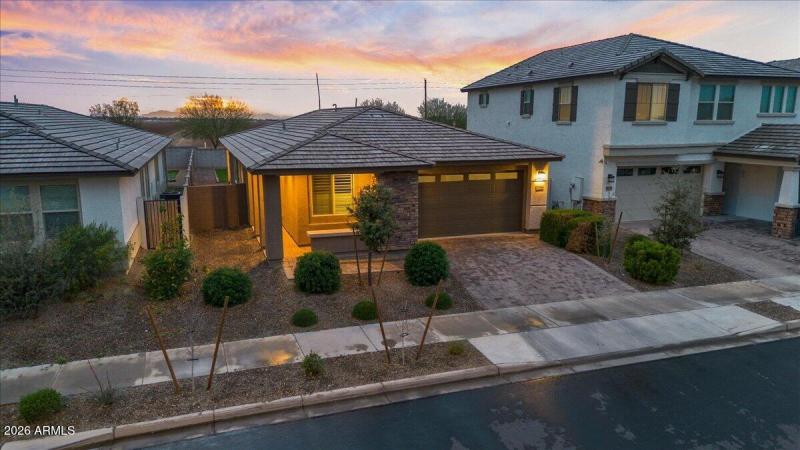 Front of house twilight pictures