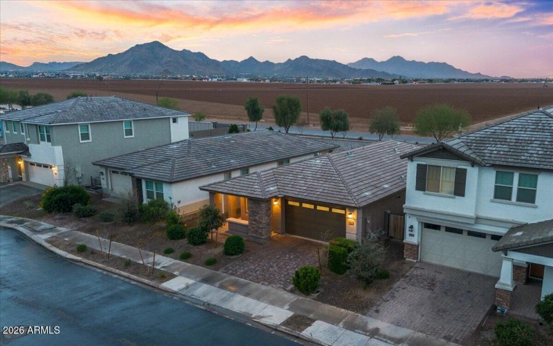 Front of house twilight pictures