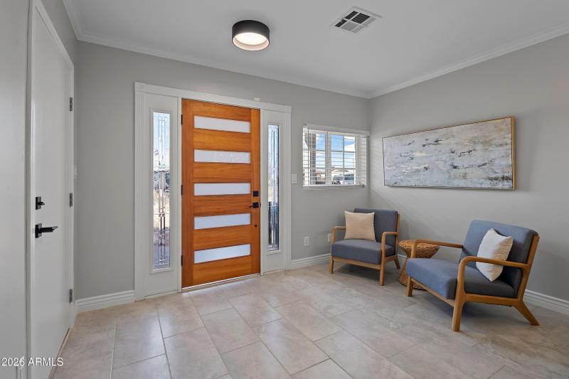 Foyer/Kitchen Seating